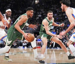 老伤难愈！字母哥三度因小腿伤休战，雄鹿东部第11，处境堪忧