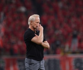 云南主帅：球员在场上已拼尽全力，下半场我们的注意力不集中