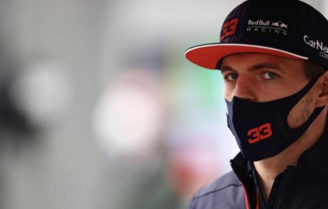 官网赛事新闻-维斯塔潘回应争冠压力：只能说汉密尔顿真不了解我